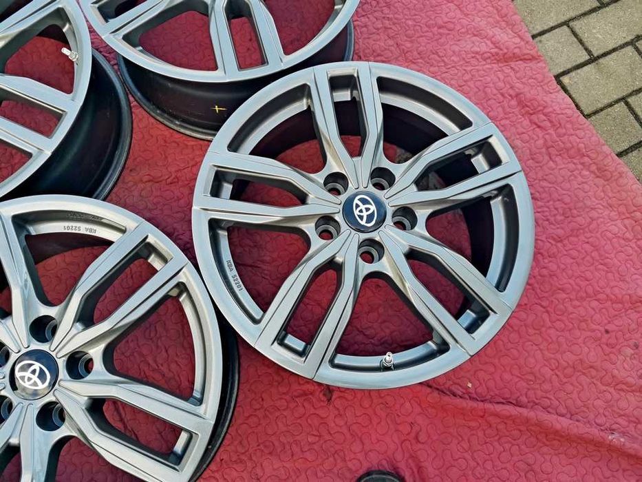 KOŁA zima 17' TOYOTA Corolla AURIS Avensis - 5x114,3 - 225/45/17 - 22r