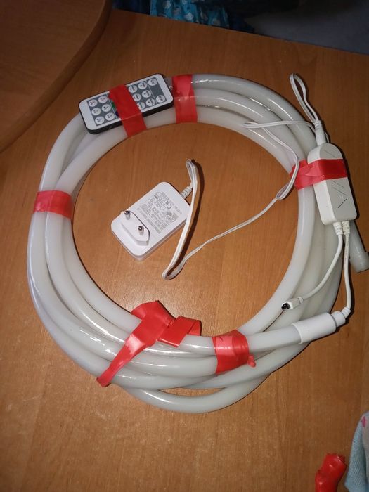 Wąż oświetlony o różnymi kolorami