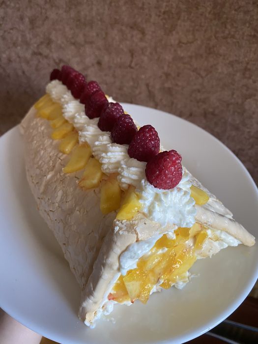 Меренговий рулет (десерти)