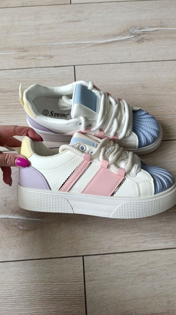 Adidasy kolorowe na grubszej podeszwie