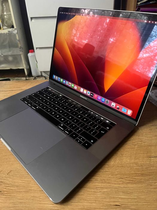 macbook pro15 A1707 i7/16GB z 2017 r