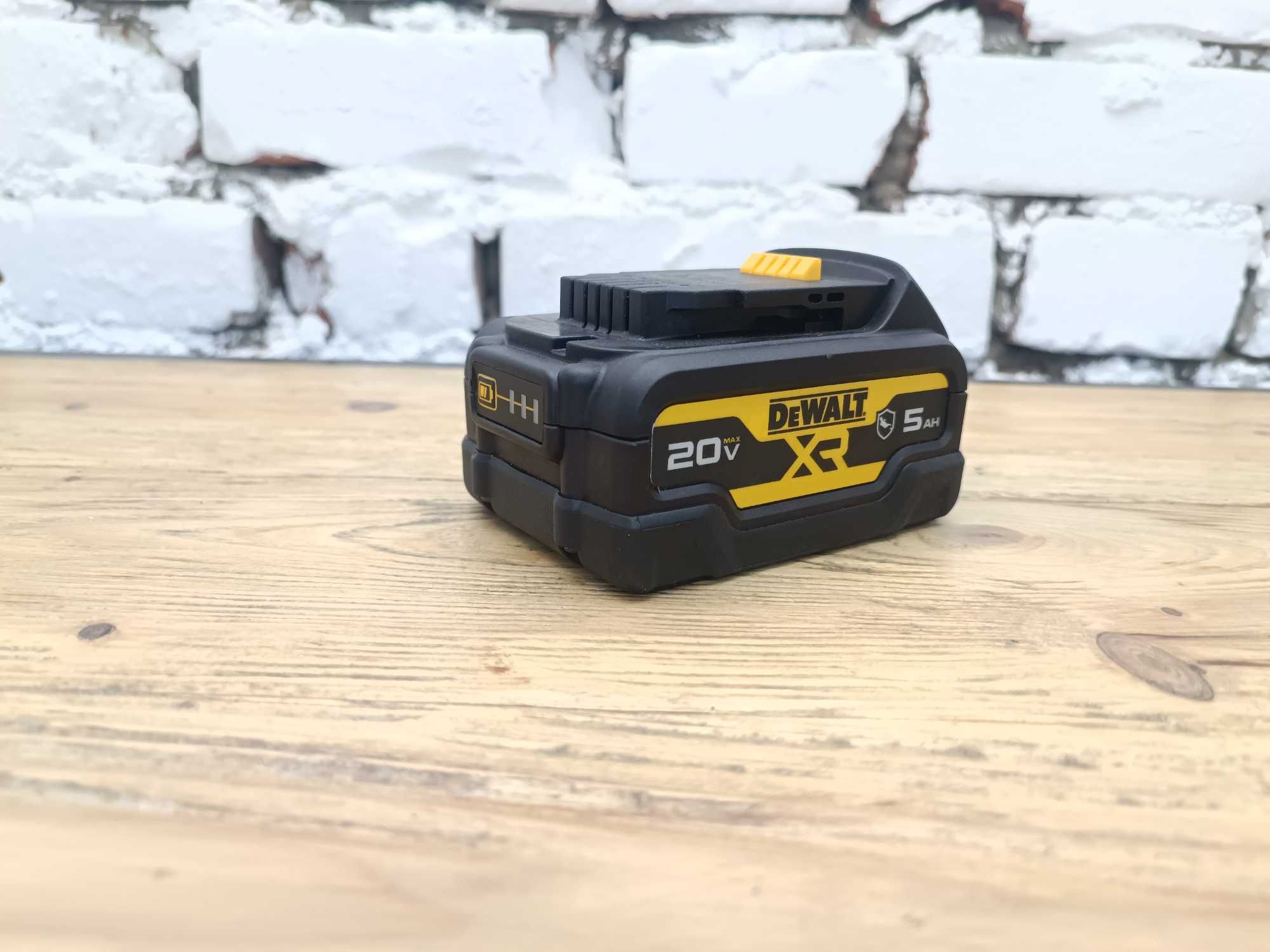 Акумулятор, батарея DeWALT (DCB184G) DCB205G 20V Oil-Resistant