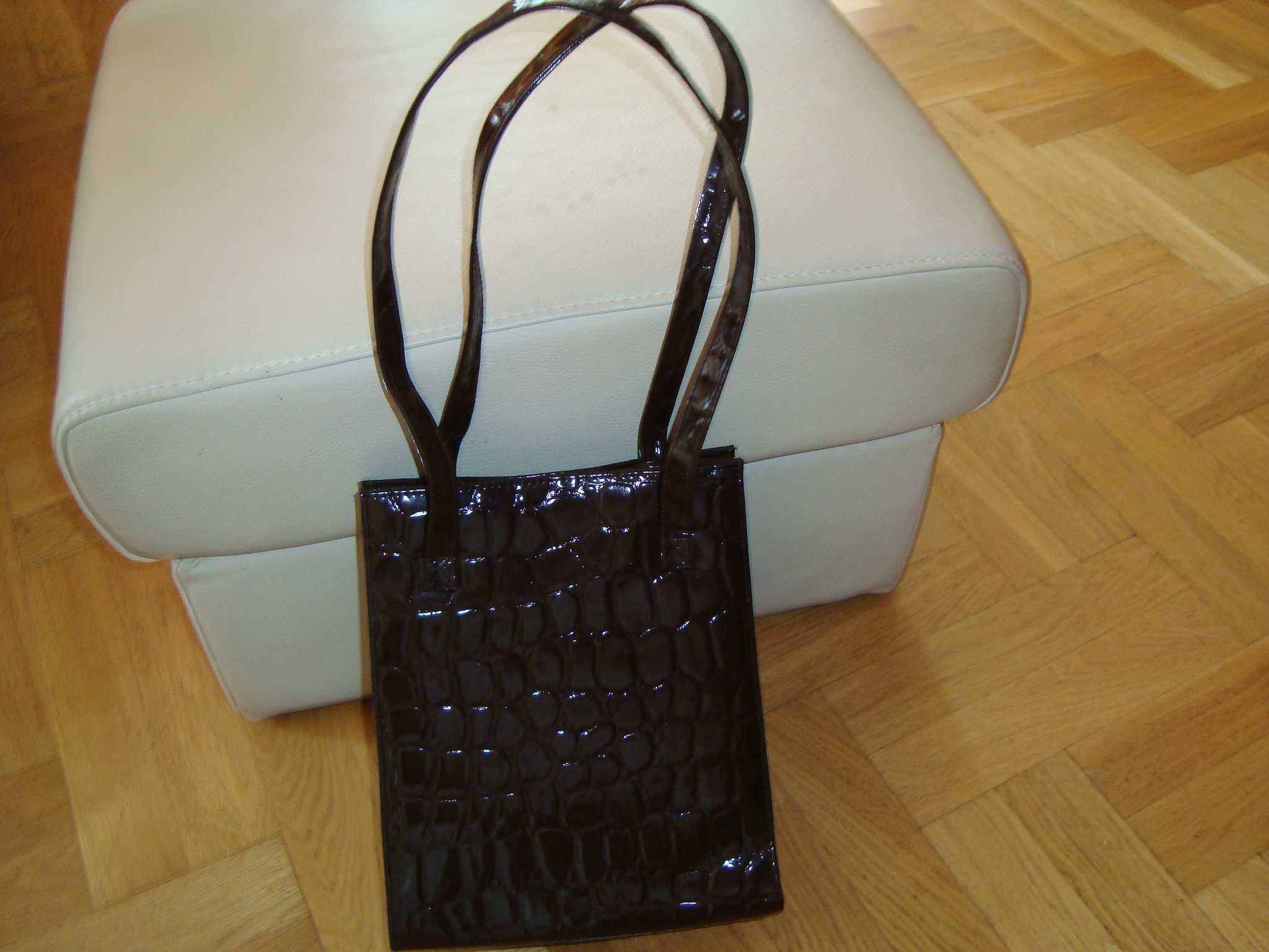 torebka elegancka  Elizabeth Arden- kolor czekoladowo-brązowy