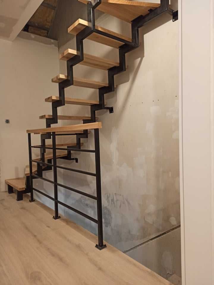 Schody metalowe, schody "zetka" ze stopniami drewnianymi