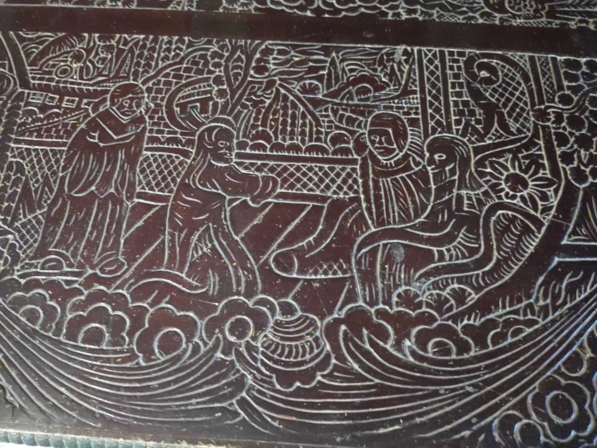 Arca em cânfora 1m x 53 cm. Altura 60 cm.