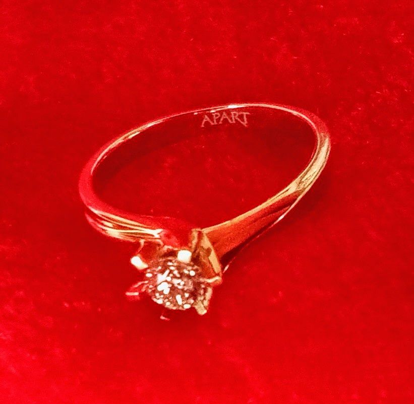 Nowy pierścionek z brylantem 0,24 ct