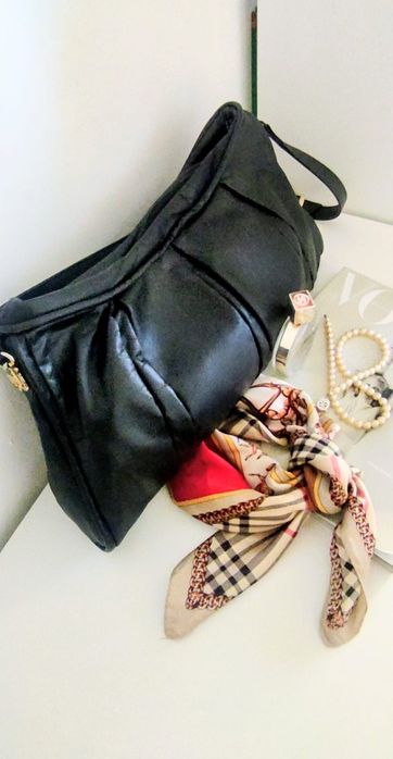 Czarna skórzana torebka under-arm • miękka skóra • elegancka i pojemna