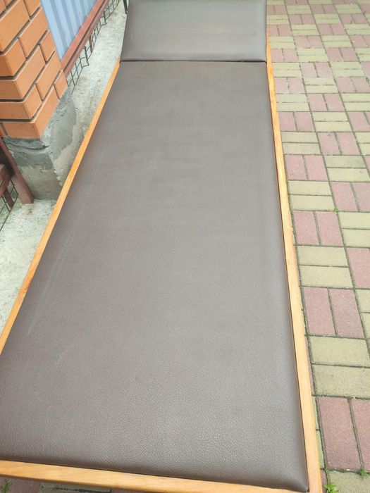 Продам кушетки нові