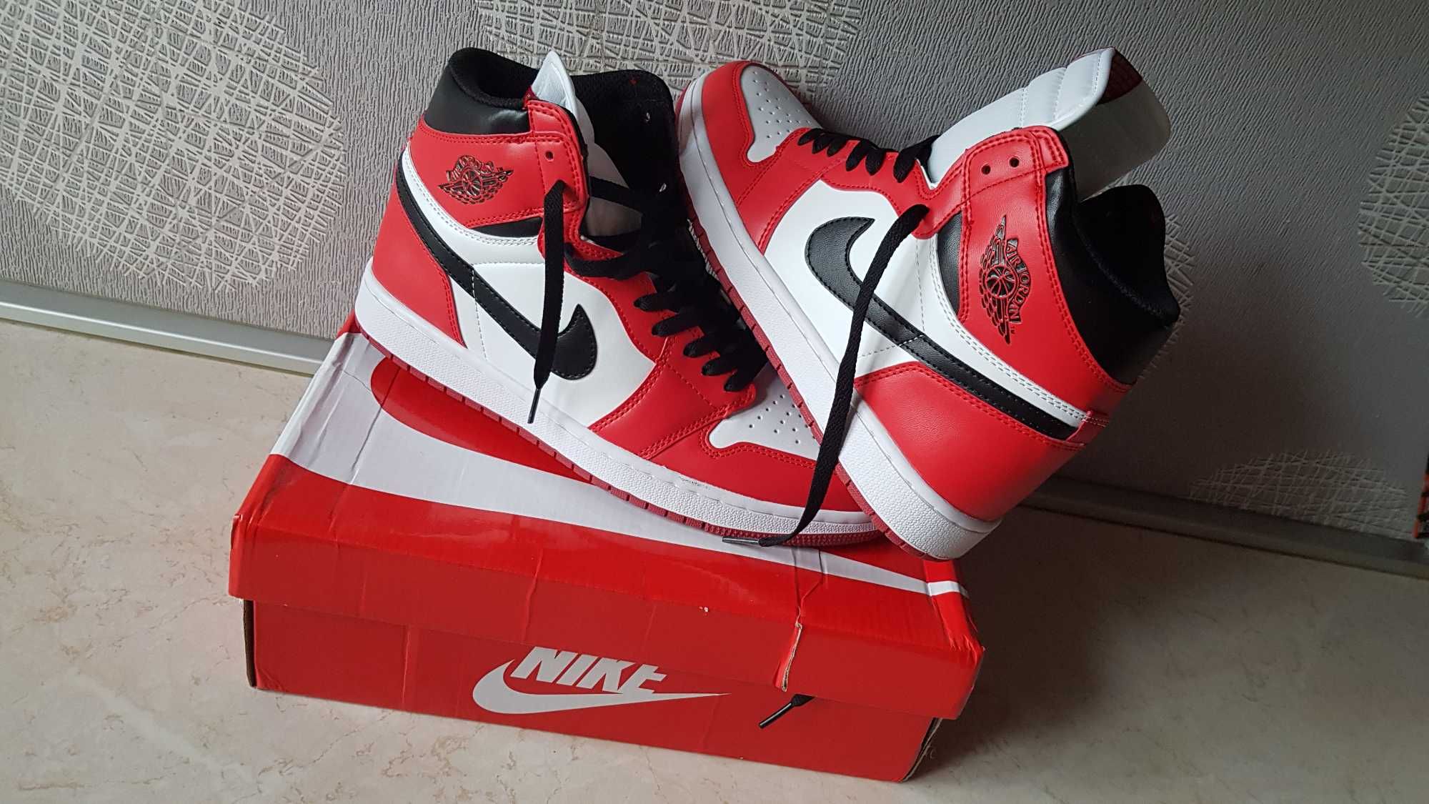 Buty Nike Air Jordan 1 Mid  rozm 44 dl wkl 28. Nowe