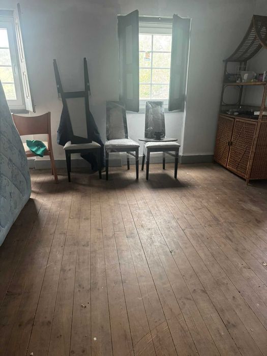 Quartos deade 200€ / 1º andar de moradia (PARTILHADA) + terreno