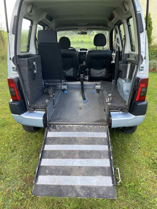 Peugeot Partner przystosowany do przewozu osób niepełnosprawnych