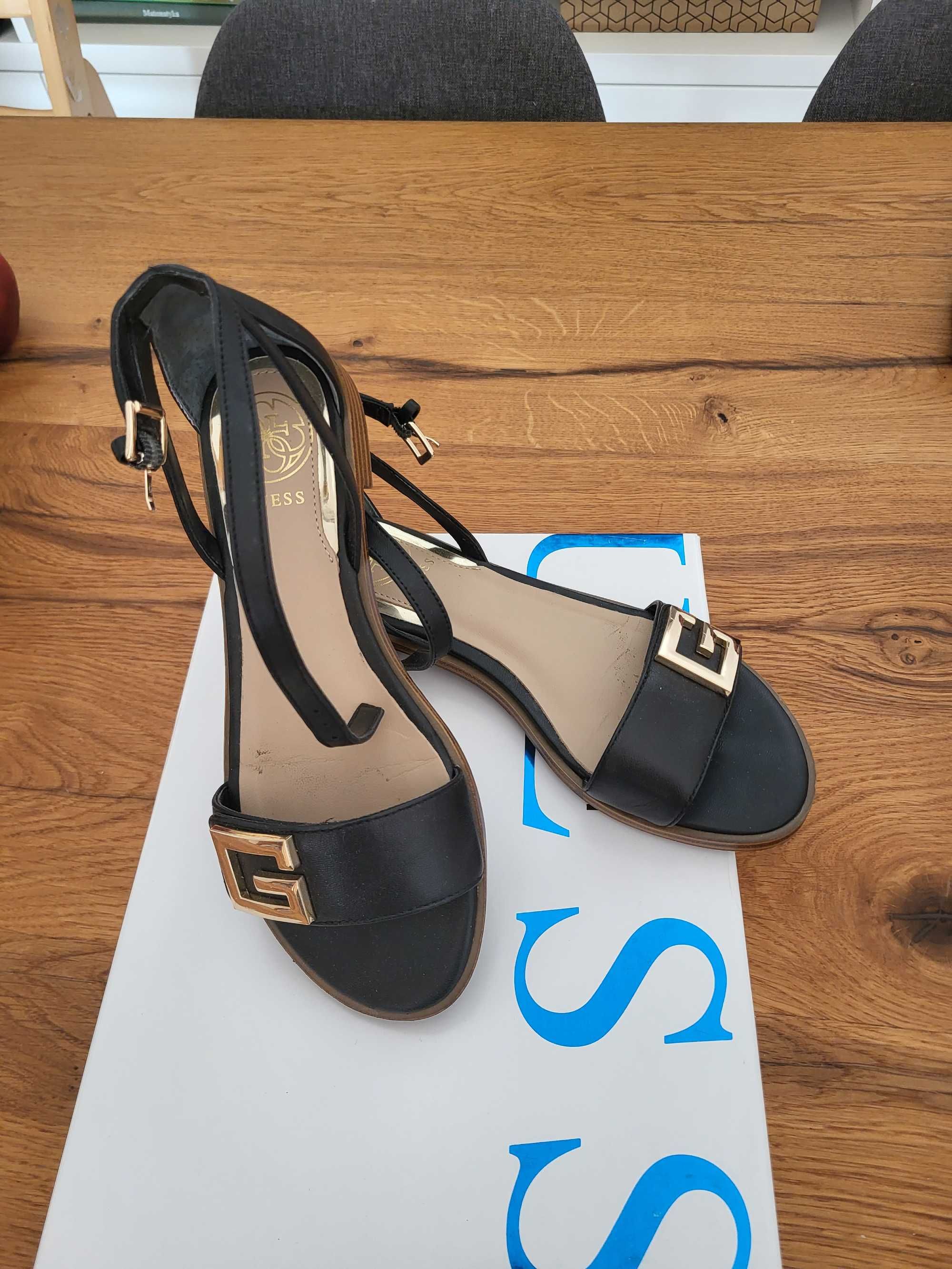 Sandały guess r 35