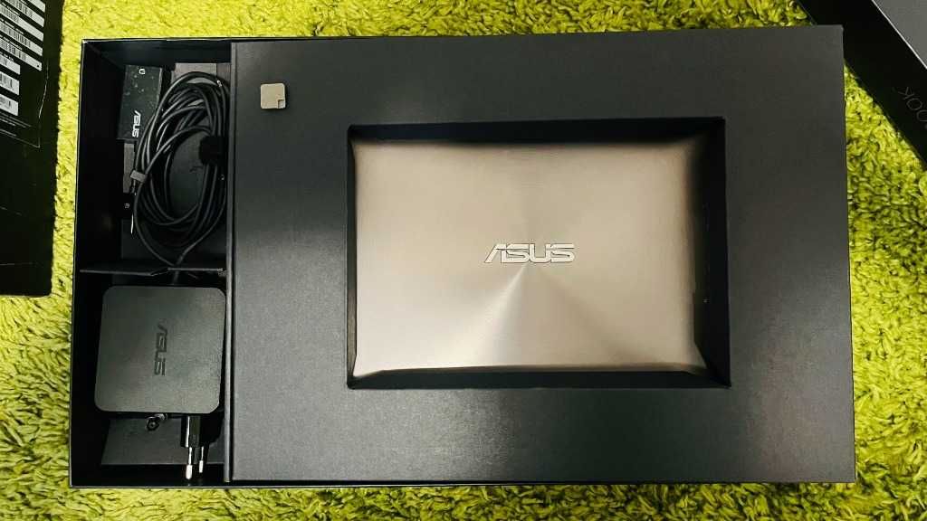 ASUS Zenbook 13", i7, 12GB RAM, 256GB SSD, Win 10, NVIDIA GeForce 940M