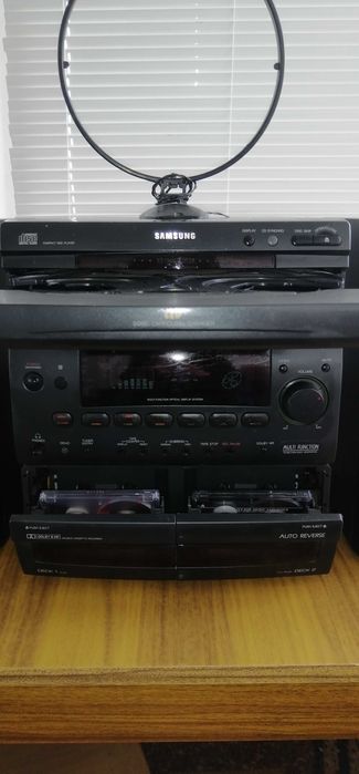 МУЗИЧНИЙ ЦЕНТР SAMSUNG MAX-555 — звук 2х70 Вт, 2 мікрофонні входи