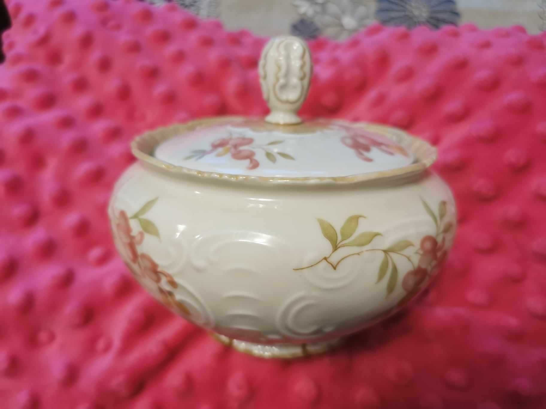 Bombonierka Sorau porcelana ecru