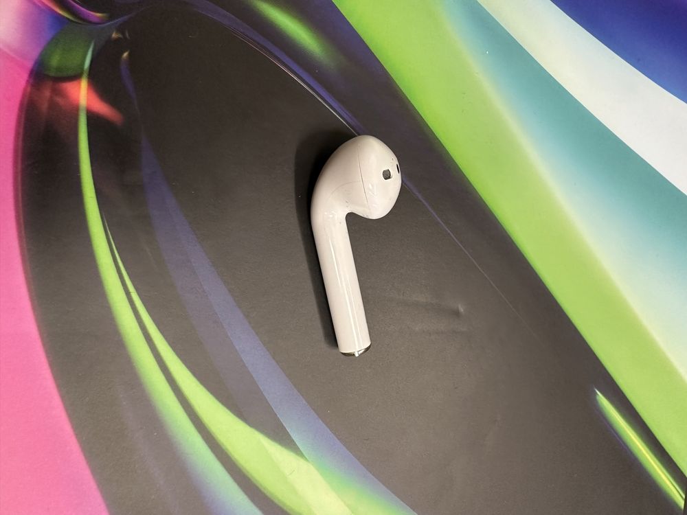 Продам лівий навушник оригінал airpods 2