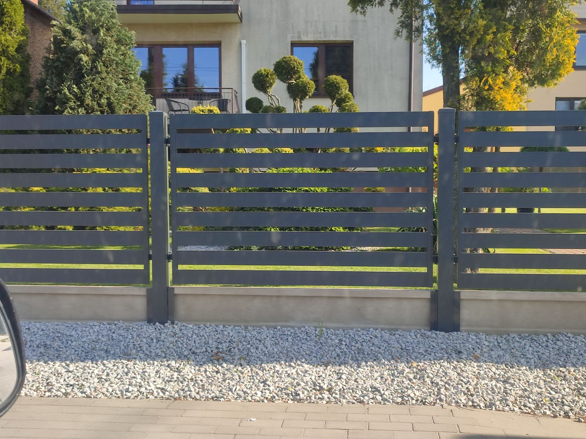 Bramy palisadowe panelowe nowoczesne przesuwne skrzydłowe przęsła