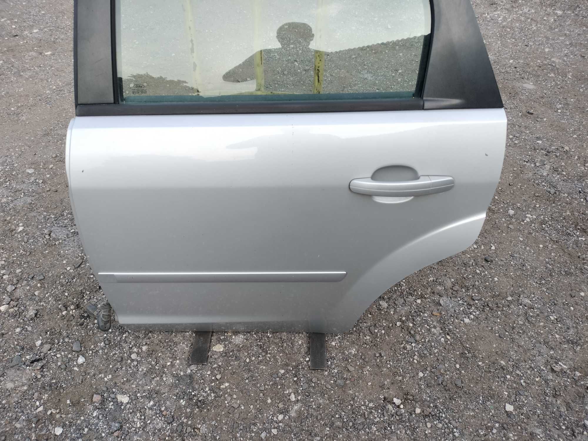 Drzwi lewy tył lewe tylne Ford Focus MK2 kombi srebrne 03 O3