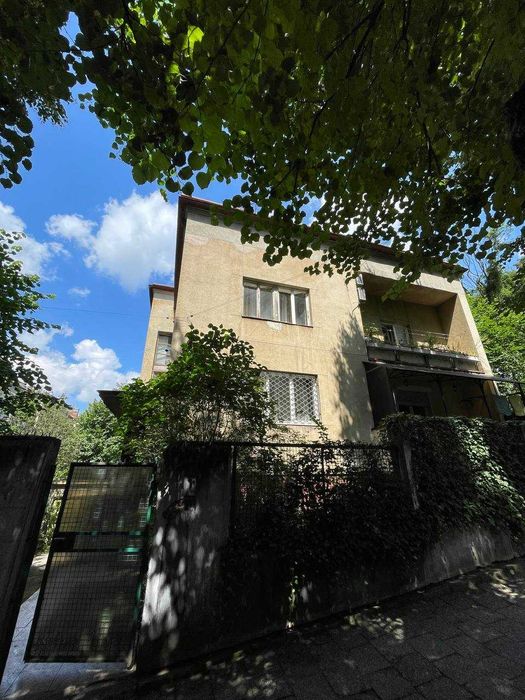 Простора 2к квартира у Львові, ближній центр, франківський район.