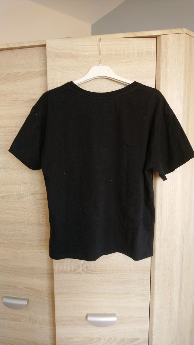 Czarny T-shirt dziewczęcy z nadrukiem kota Reporter Young r. 170