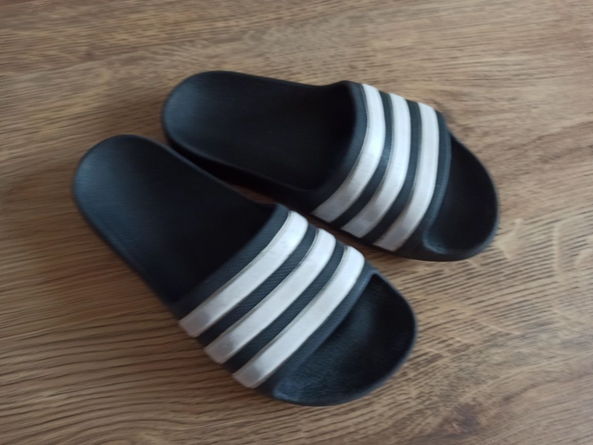 Czarne klapki dziecięce adidas rozmiar 32
