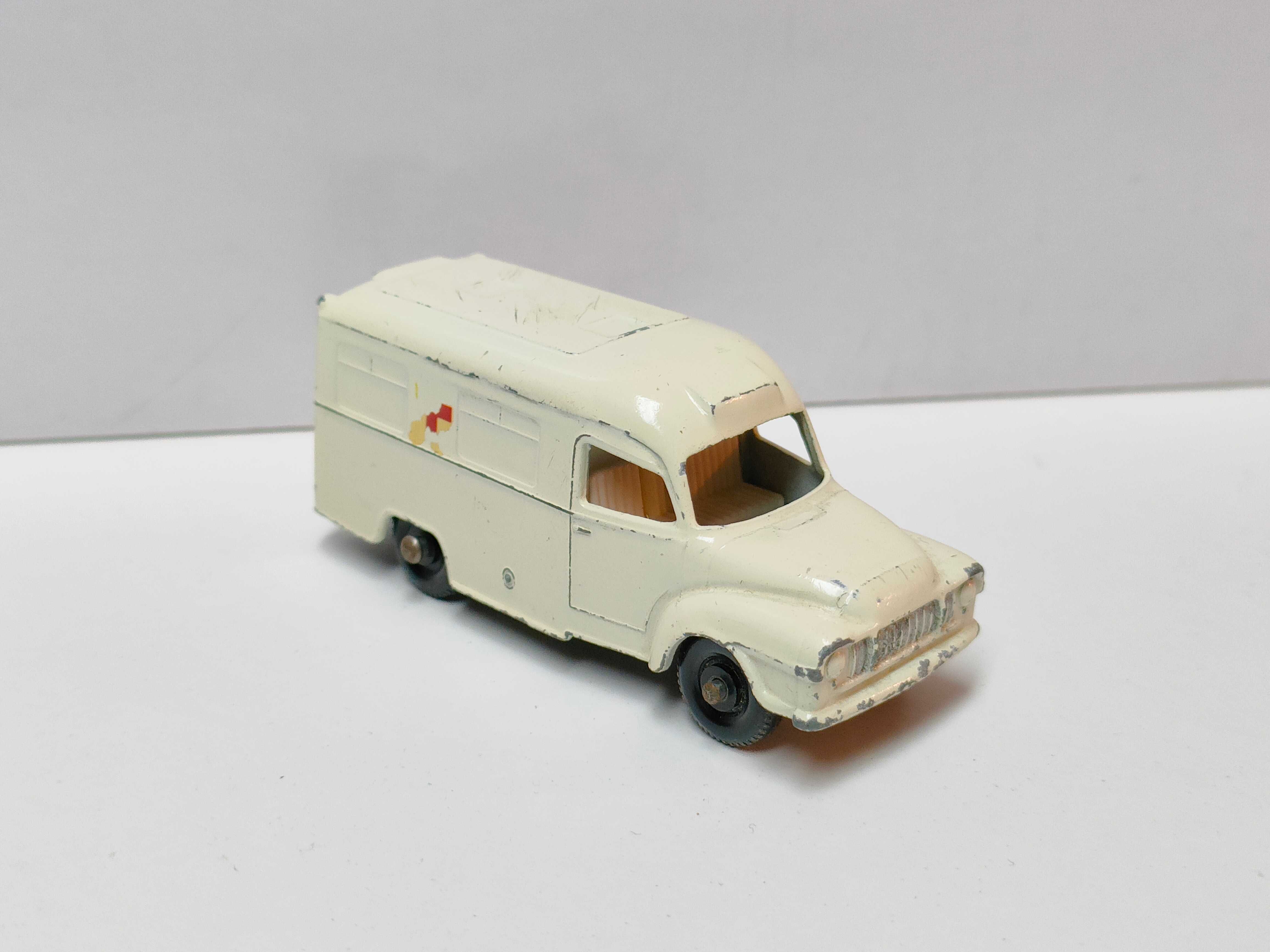 Matchbox Bedford Lomas Ambulance Regular Lesney.