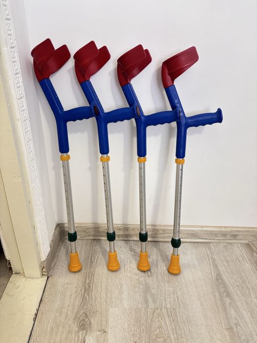 Дитячі милиці з опорою під лікоть