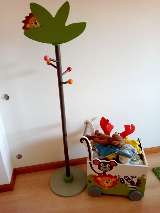 Carrinho de madeira,cabide