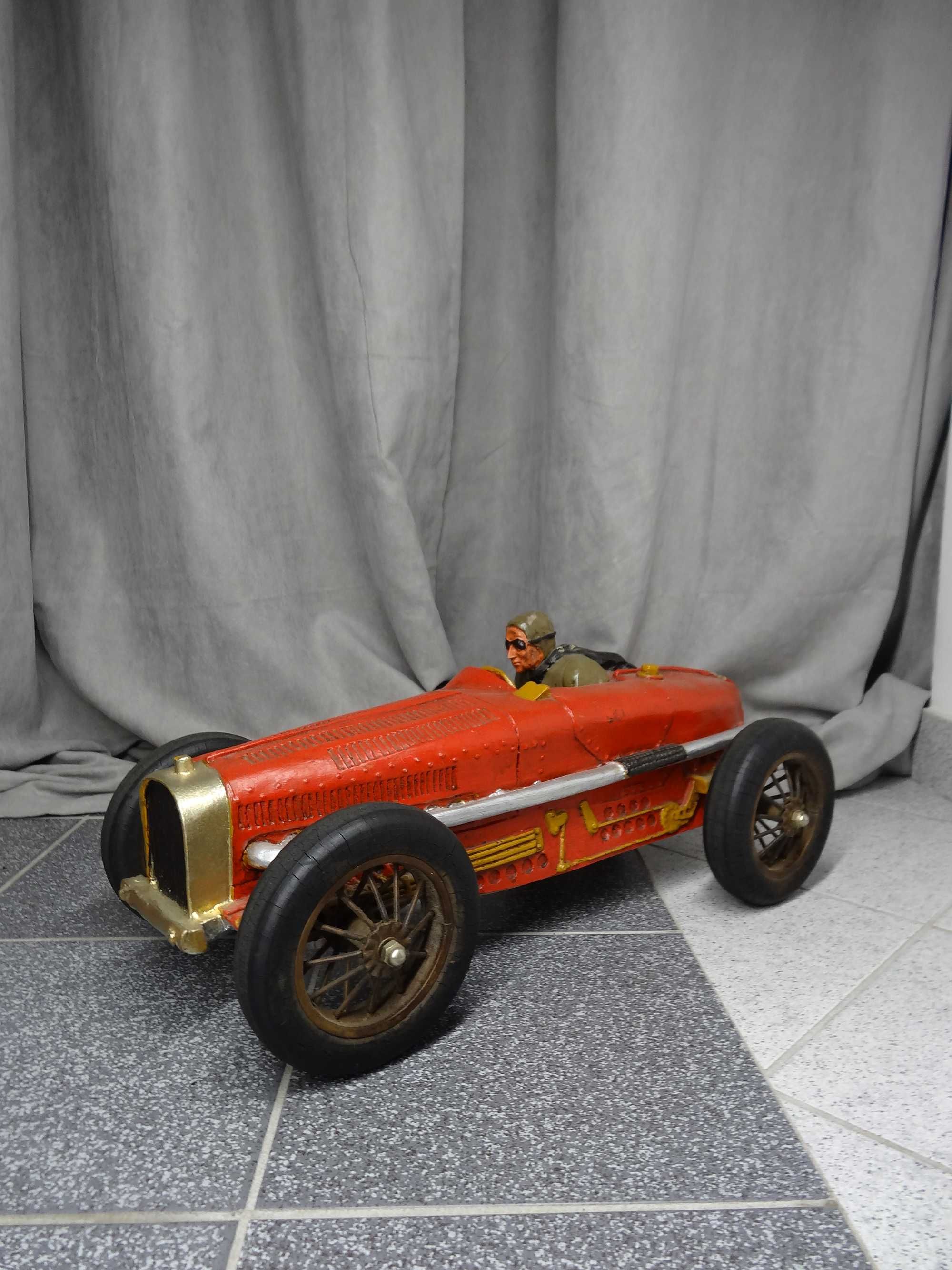 Drewniany wyścigowy model Bugatti