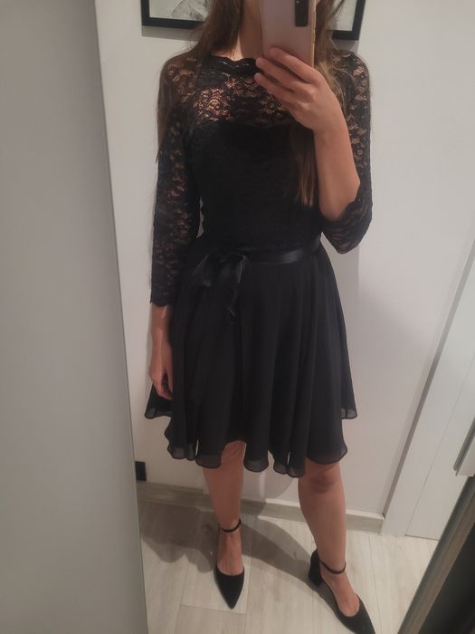 Czarna sukienka swing m z koronką paskiem w talii