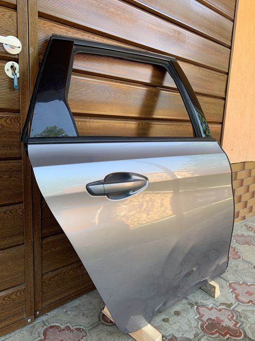 Продам задню праву дверку до Peugeot 308