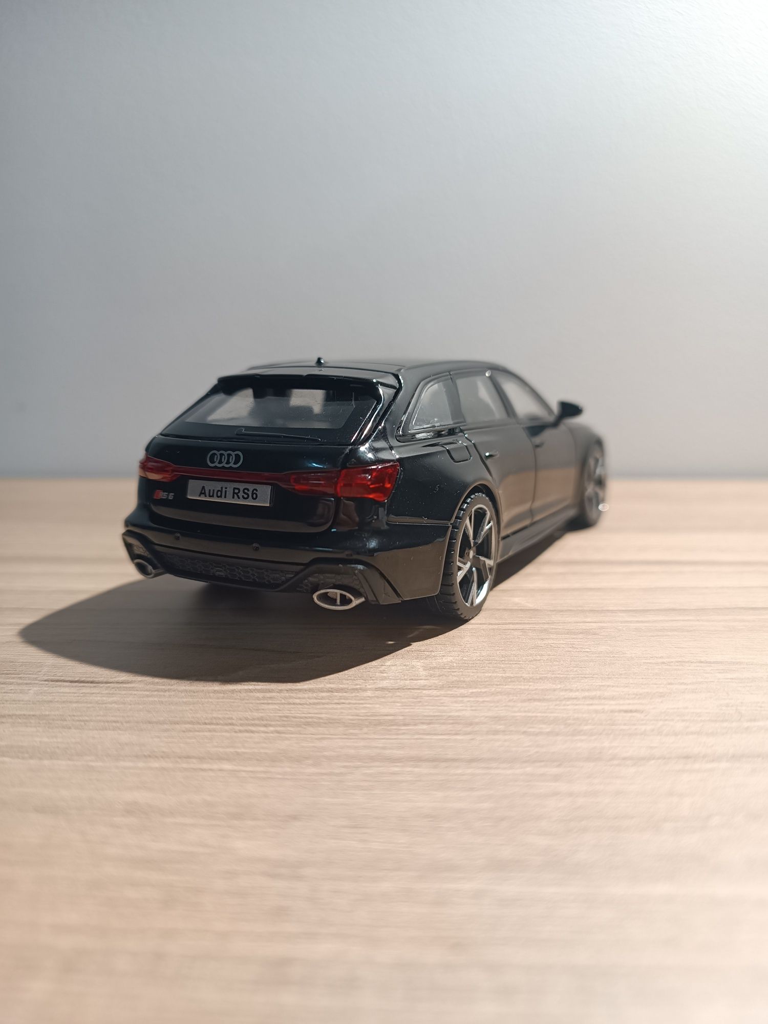 Model Audi RS 6 1:32