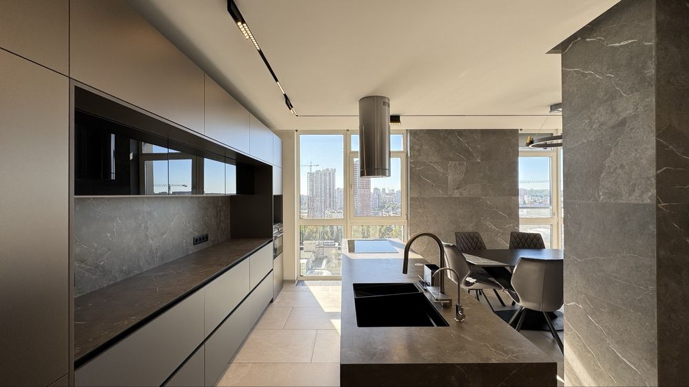 Панорамна 4к квартира + 2 паркомісця ЖК Французький квартал 2