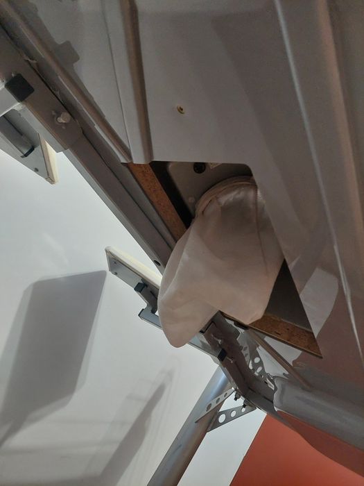 Stół do manicure z lampami i pochłaniaczem pyłu