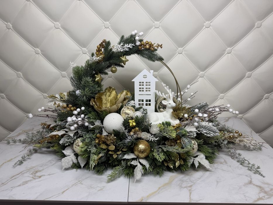 Різдвяна композиція зі штучних квітів