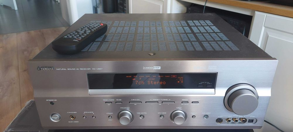 Amplituner Yamaha RX-V657 z pilotem
