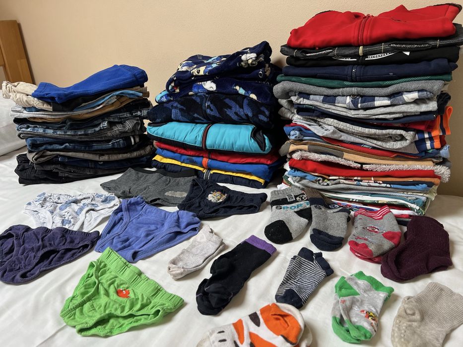 Пакет речей на хлопчика 1 - 5 років куртки жилет штани кофти взуття