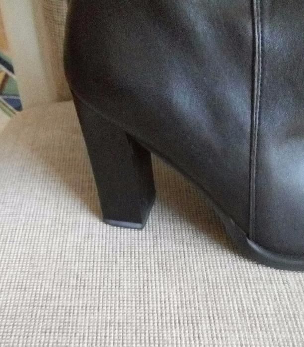 czarne nowe skórzane kozaki