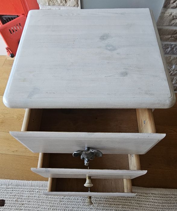 Drewniana Szafka nocna bielona