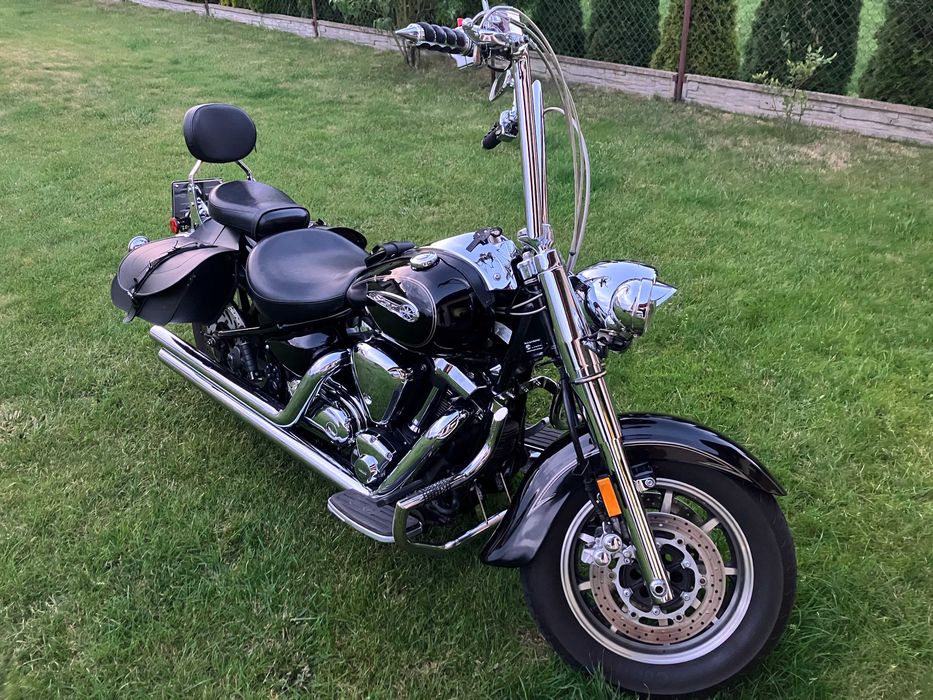 Yamaha XV1700 Road Star.