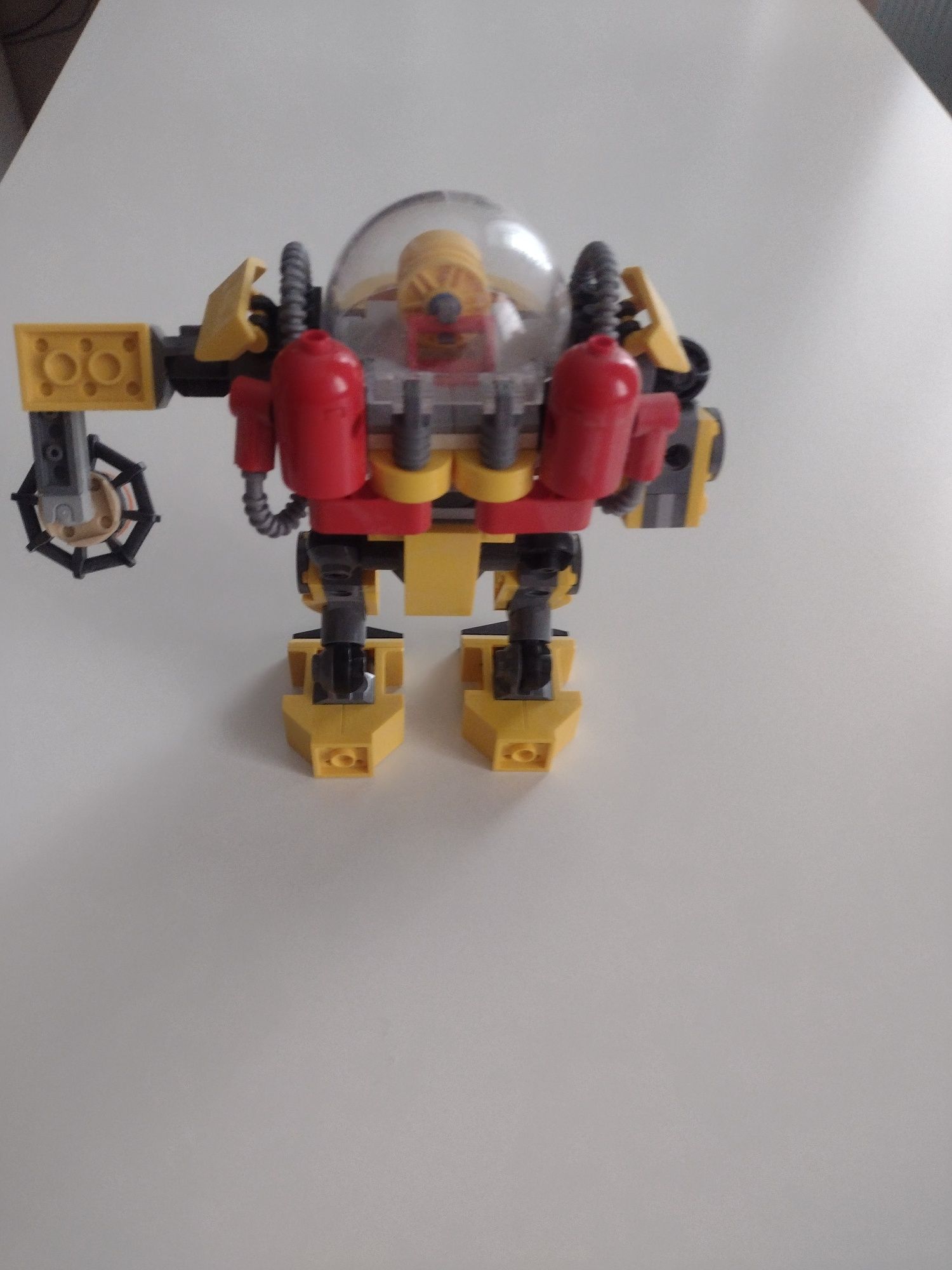 LEGO robot nurek