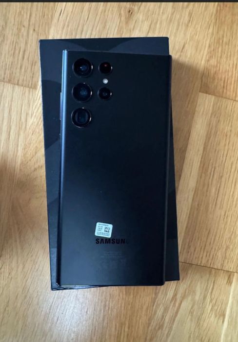 Samsung galaxy s22 ultra + słuchawki , ładowarka i zegarek