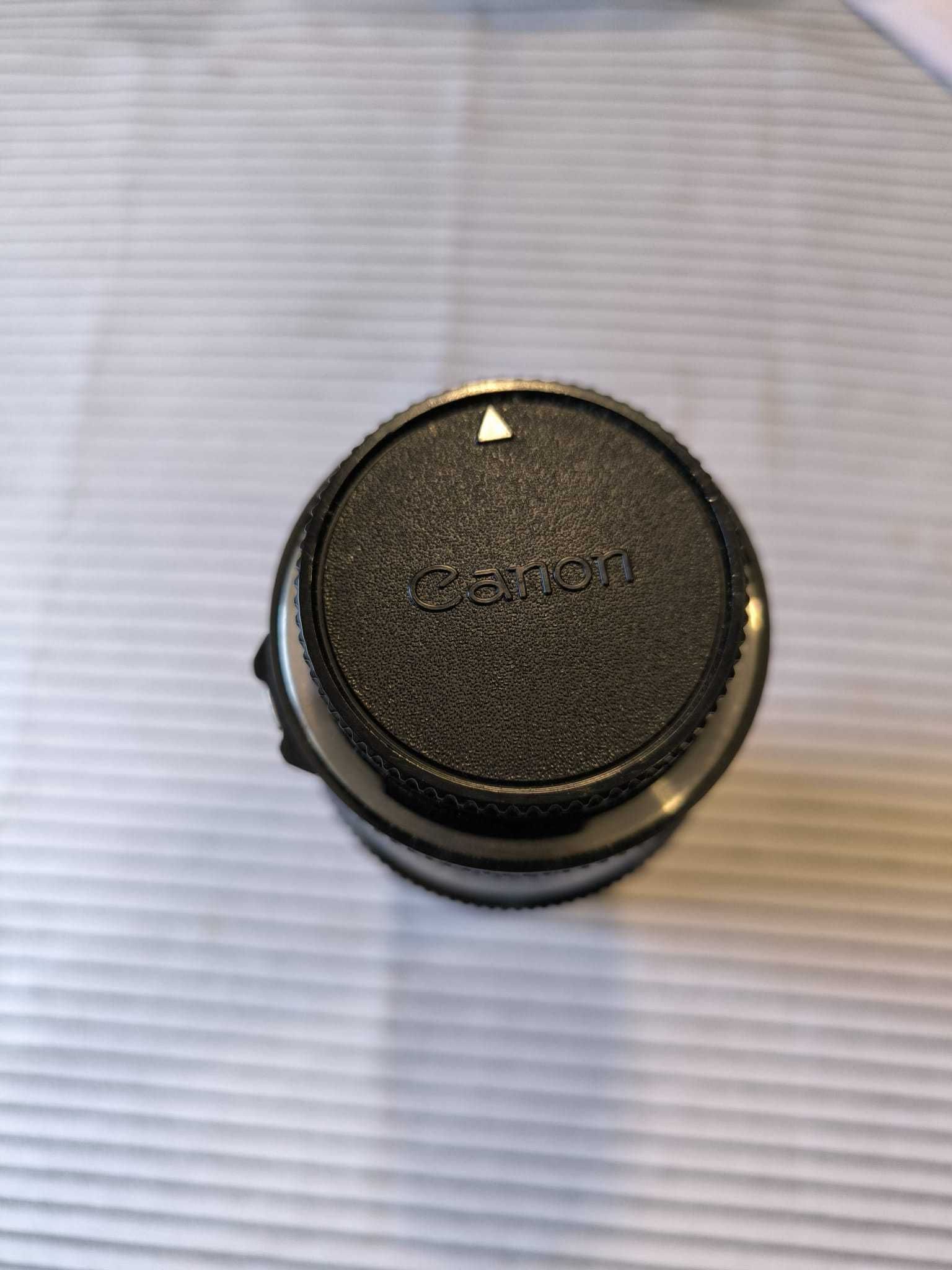 Lente Canon Zoom EF 100-300mm F/5.6 L com tampa