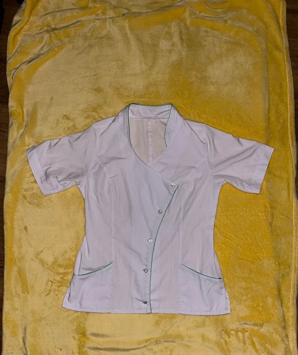 Медичний жіночий костюм з коротким рукавом