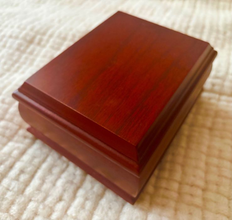 Продам бокс для аксесуарів