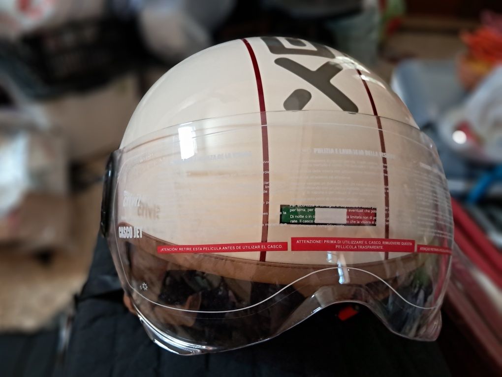 Capacete beige aberto