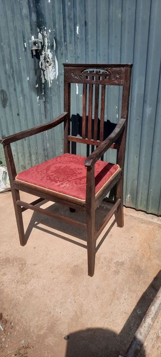 Cadeirão Muito Antigo