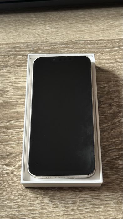 Iphone 13 на 128 gb не вмикається