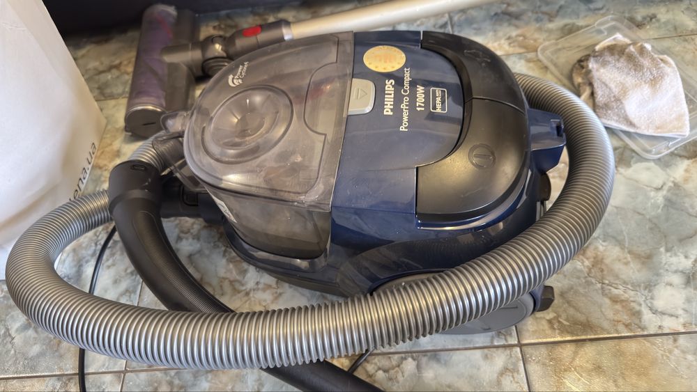 Пылесос Philips PowerPro Compact 1700W