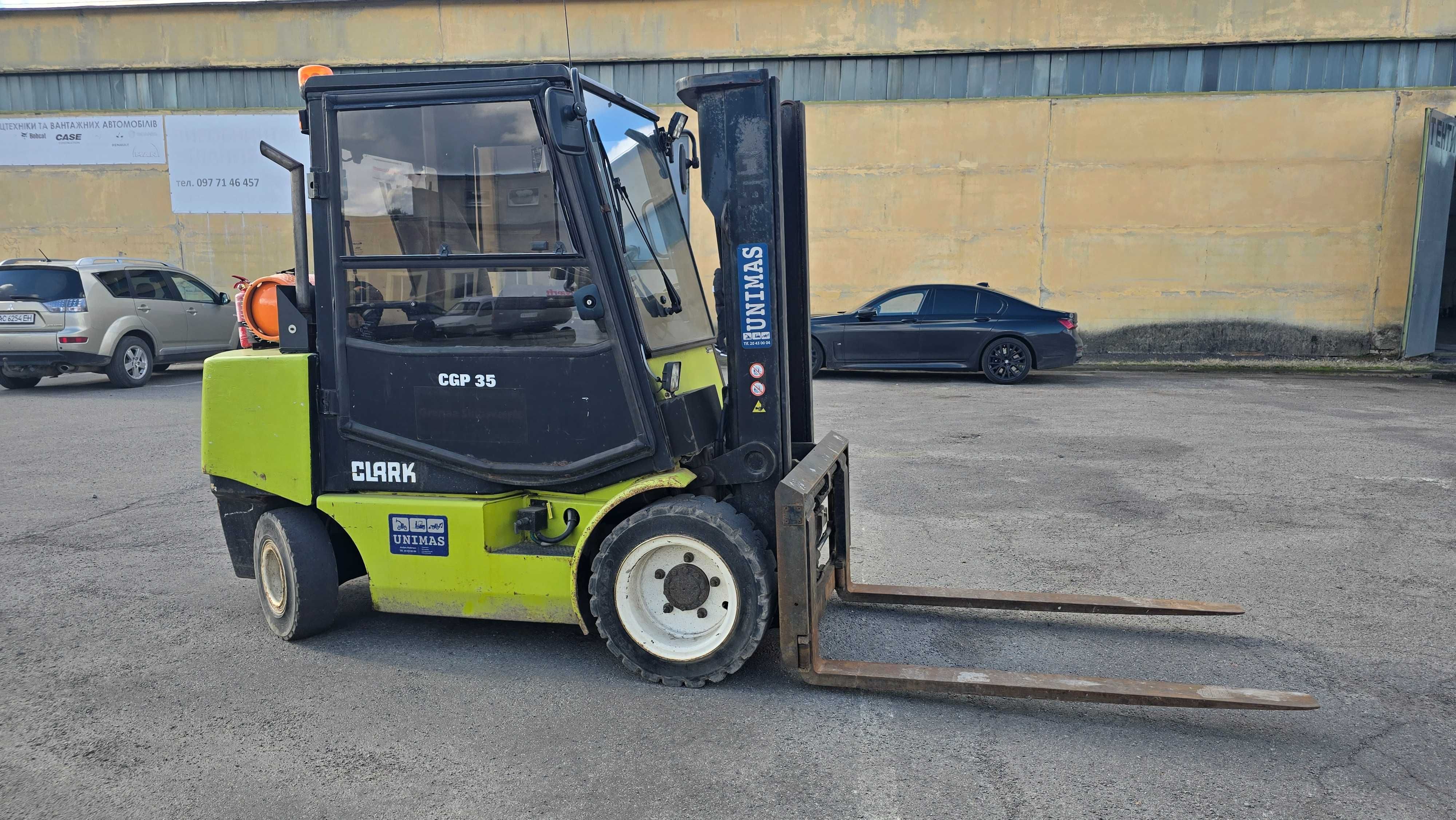 Навантажувач вилковий Clark cgp35